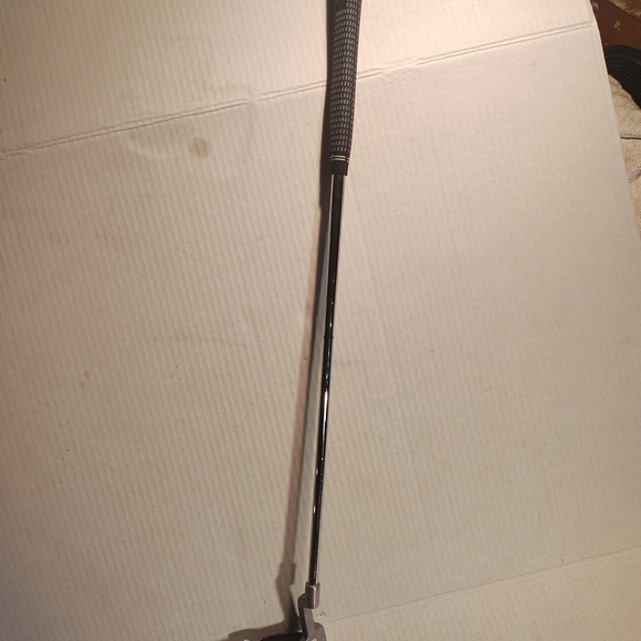 Silver and Black Golf Putter - Picture 4 of 5